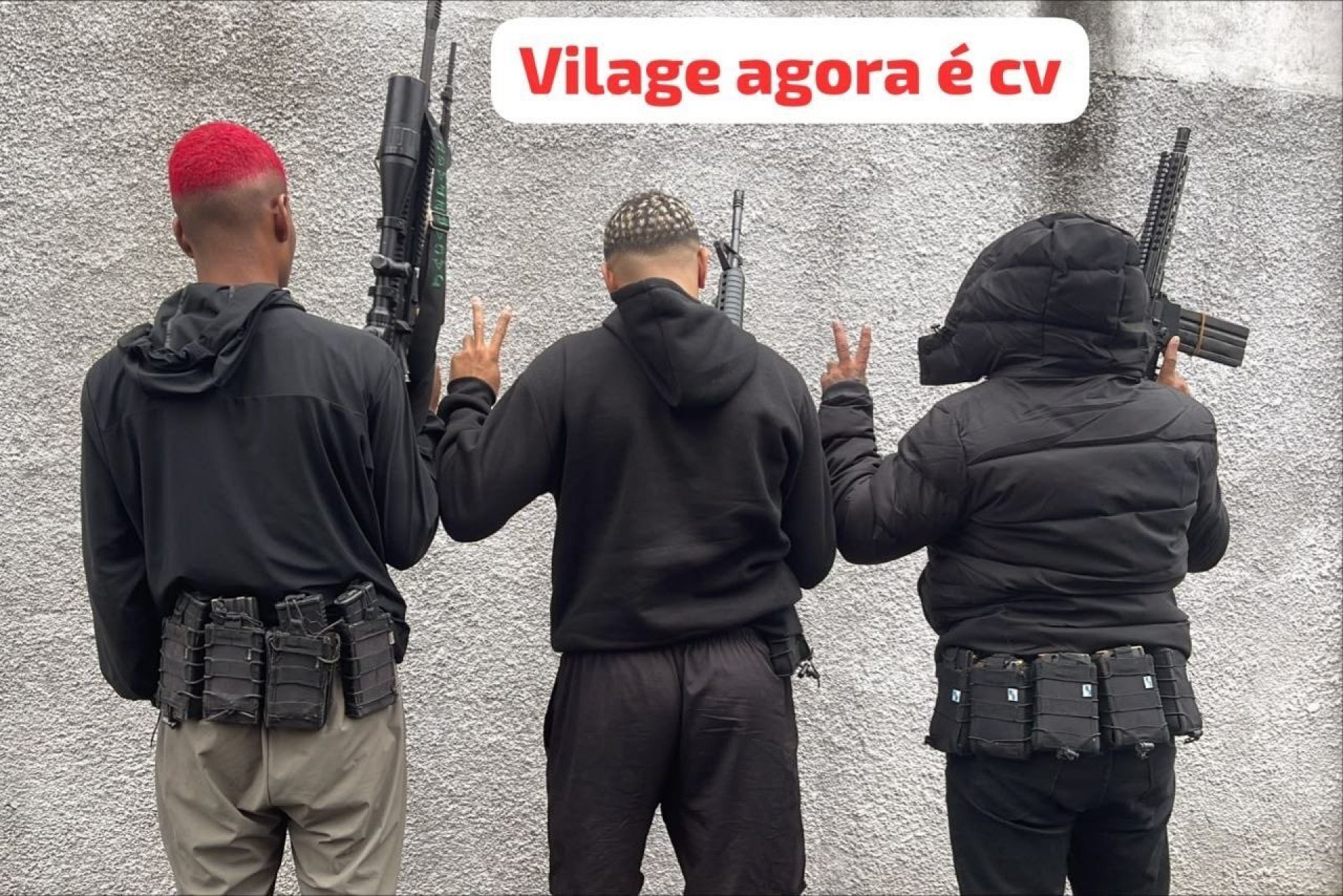 Integrantes da facção Comando Vermelho invadem localidade conhecida como Village, em Curicica - Reprodução / Redes Sociais