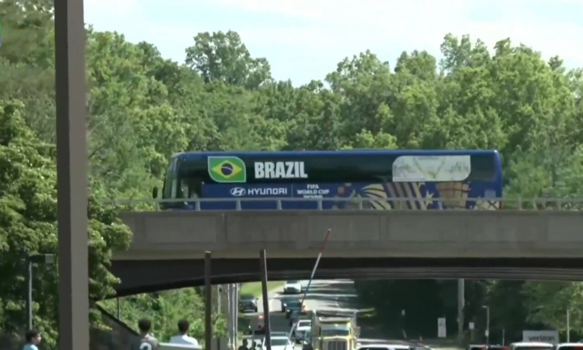 Com Neymar na delega&ccedil;&atilde;o, Brasil chega ao MetLife para estreia na Copa do Mundo