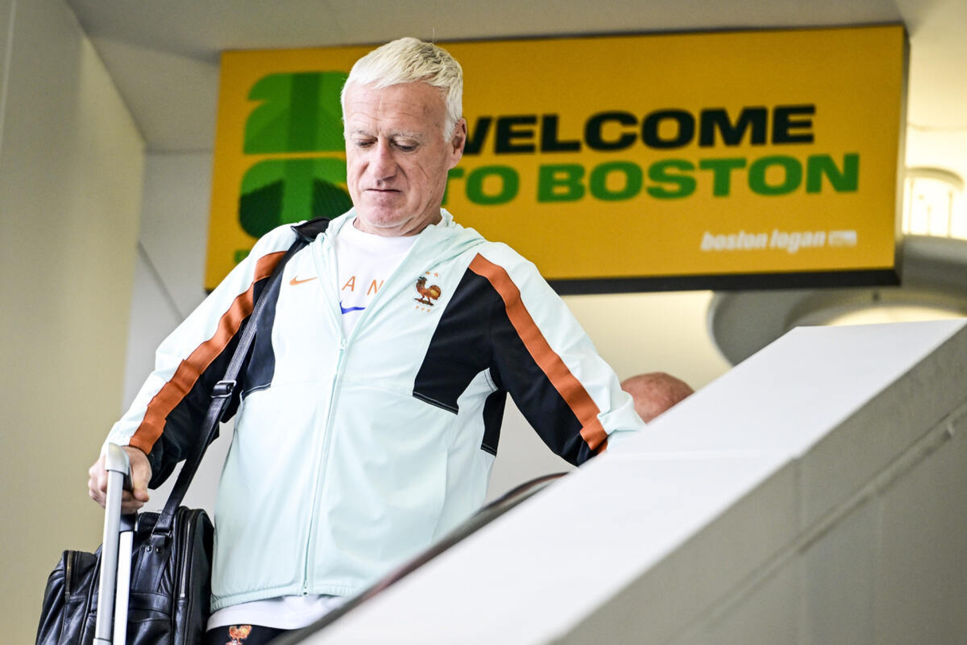 Deschamps ensaia Fran&ccedil;a com Dou&eacute;
