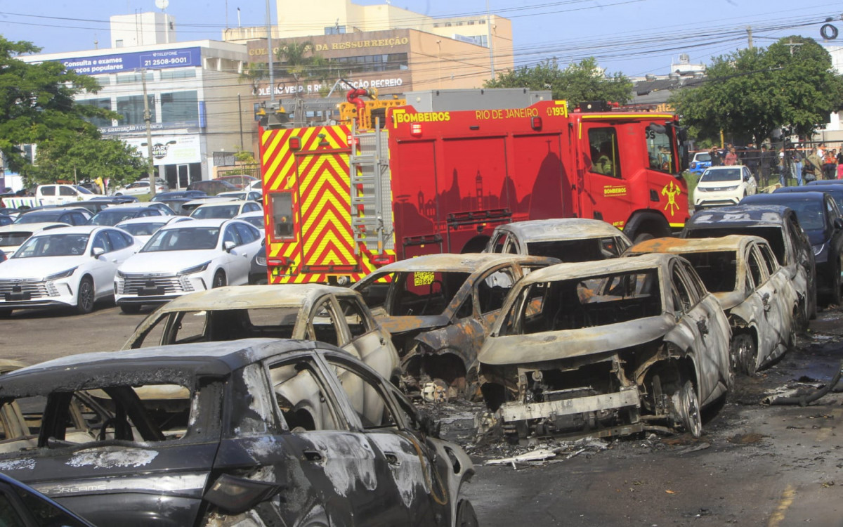 Queda de helicópteros deixou seis mortos, no Recreio dos Bandeirantes - Reginaldo Pimenta/Agência O Dia