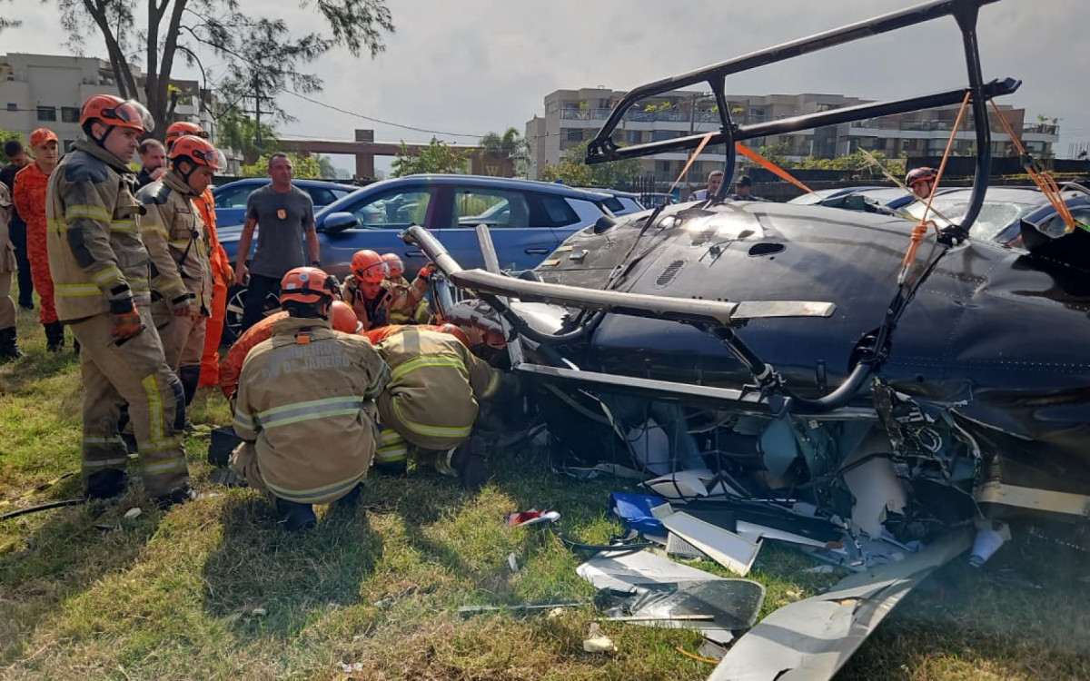 Fotos revelam partes das aeronaves espalhadas pelo local e a dimensão dos danos causados - Ângela Góes /CBMERJ