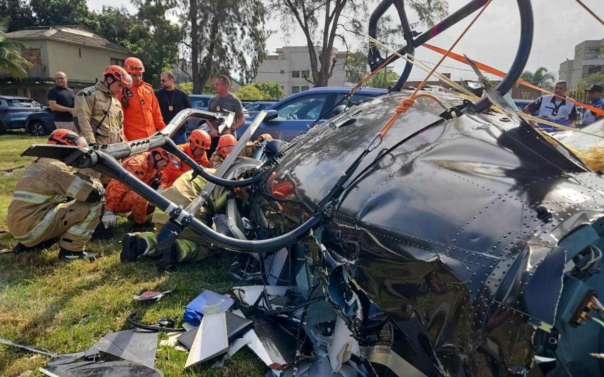 Fotos revelam partes das aeronaves espalhadas pelo local e a dimensão dos danos causados - Ângela Góes /CBMERJ