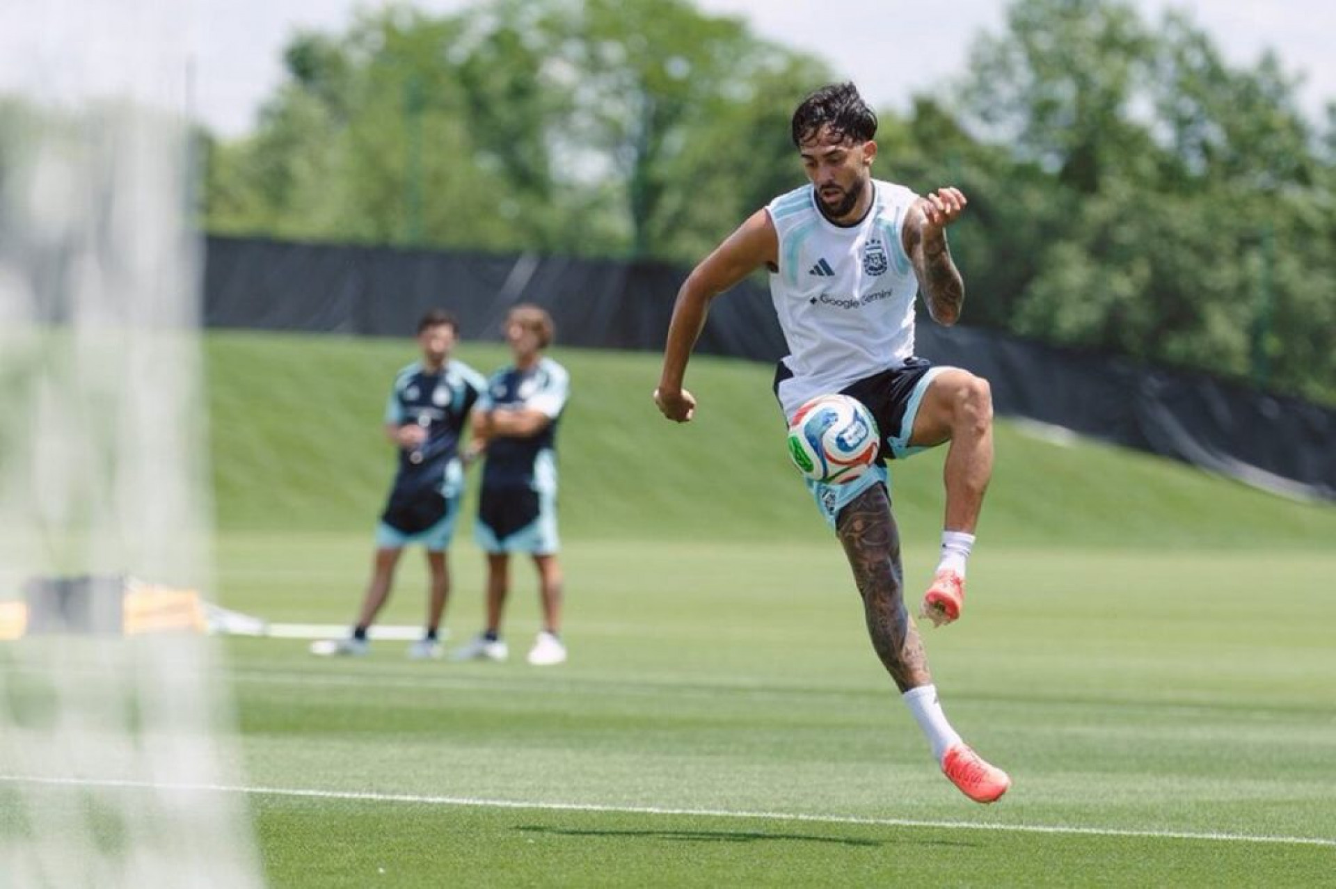 Scaloni testa duas forma&ccedil;&otilde;es para a estreia da Argentina na Copa