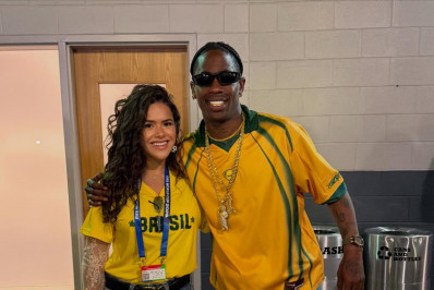 Maisa Silva tieta Travis Scott nos bastidores do jogo do Brasil 