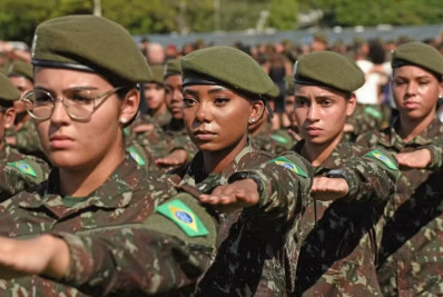 Primeiras soldados mulheres concluem formação histórica do Exército no Rio