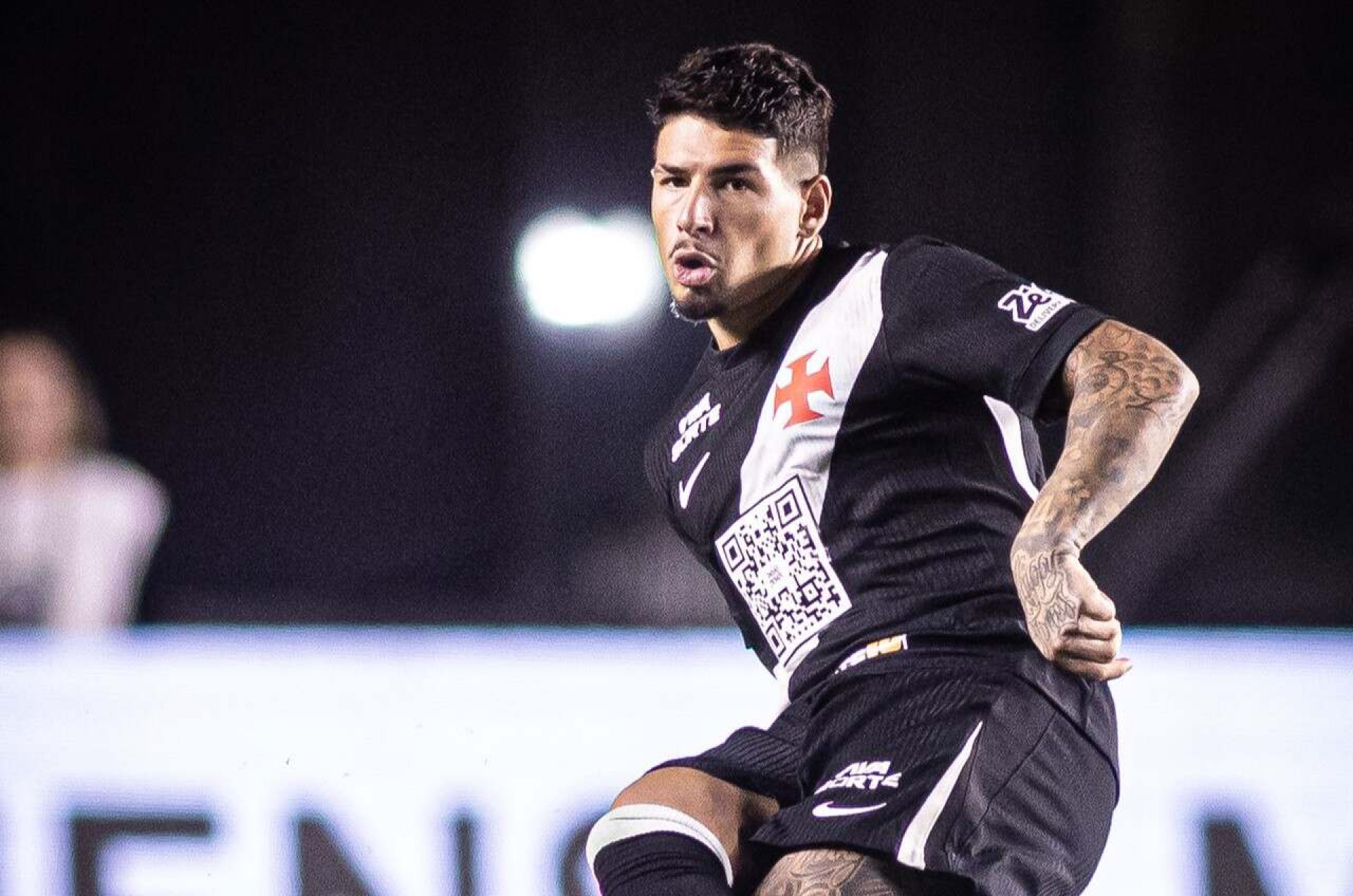 Momento ruim defensivo faz Vasco intensificar busca por mais um zagueiro