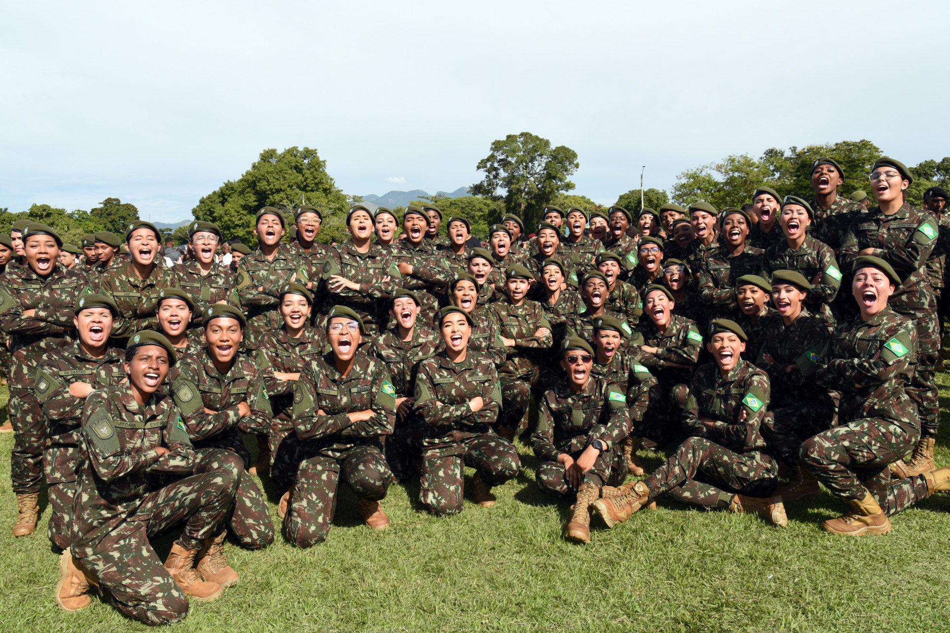 Cerimônia de entrega da boina verde-oliva às primeiras soldados da história do Exército Brasileiro, na Vila Militar - Divulgação/ Comando Militar do Leste