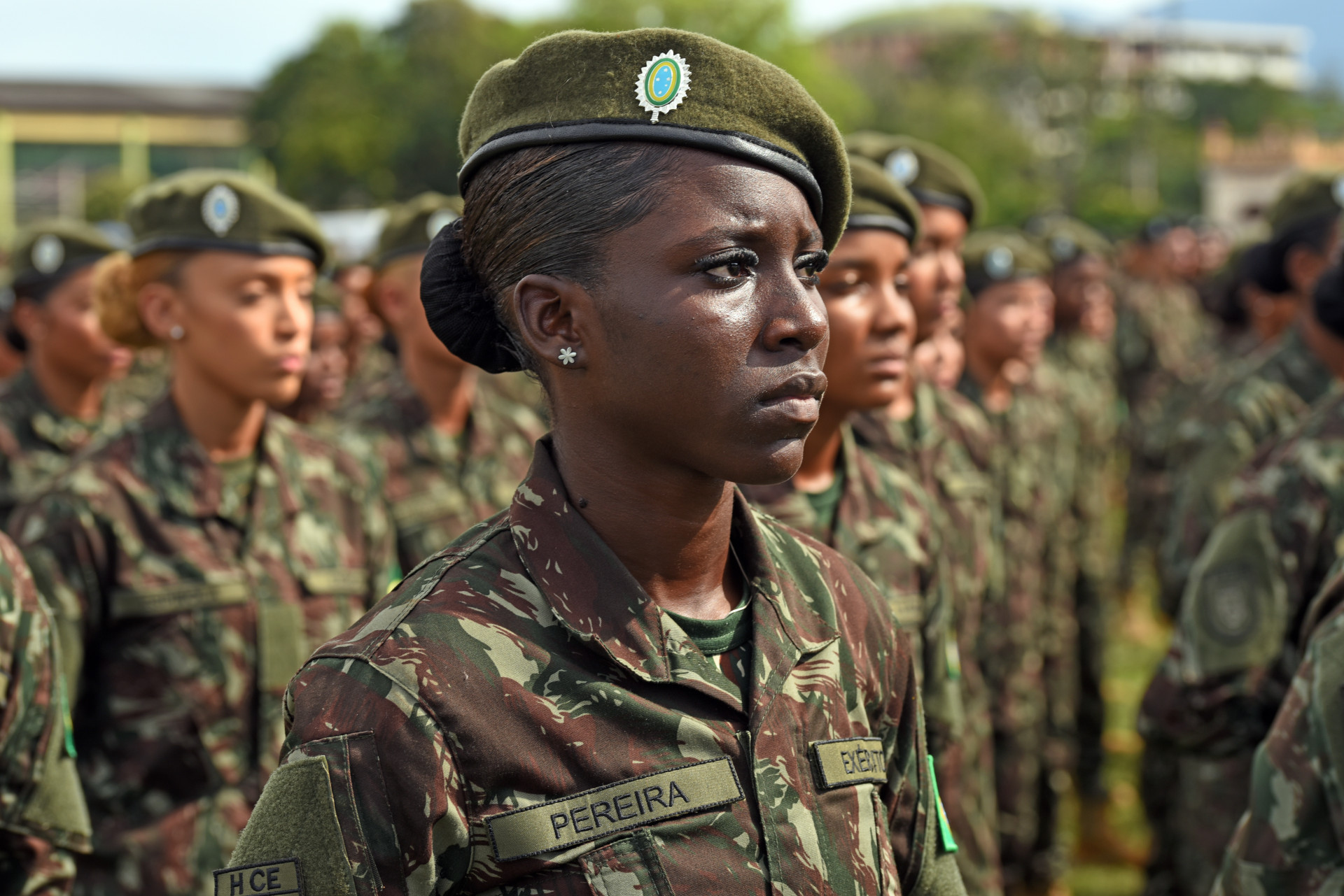 Cerimônia de entrega da boina verde-oliva às primeiras soldados da história do Exército Brasileiro, na Vila Militar - Divulgação/ Comando Militar do Leste