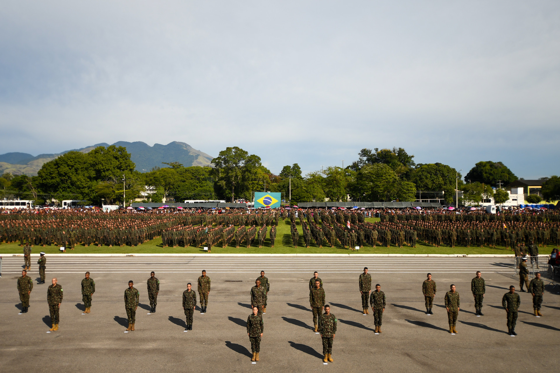 Cerimônia de entrega da boina verde-oliva às primeiras soldados da história do Exército Brasileiro, na Vila Militar - Divulgação/ Comando Militar do Leste