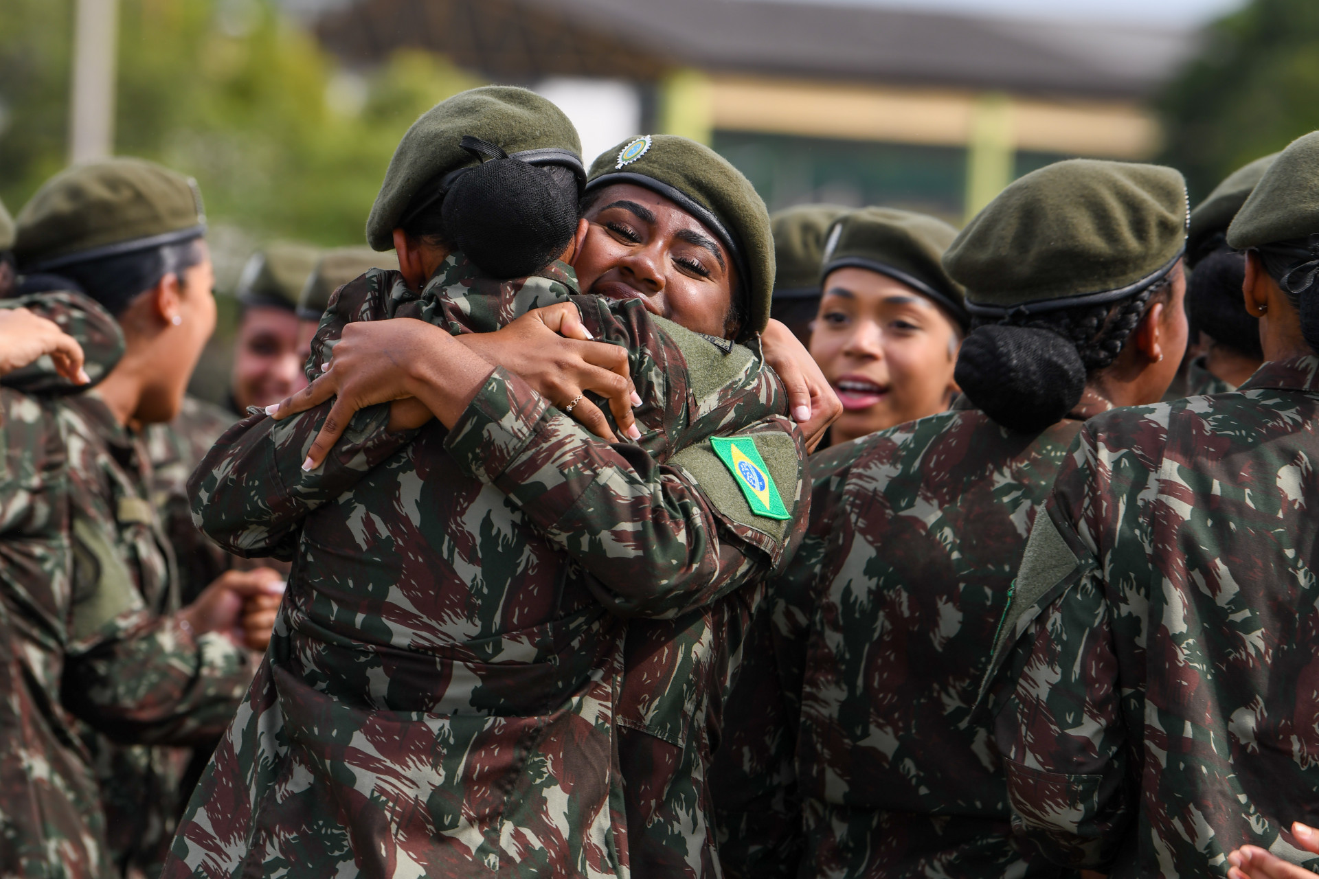 Cerimônia de entrega da boina verde-oliva às primeiras soldados da história do Exército Brasileiro, na Vila Militar - Divulgação/ Comando Militar do Leste