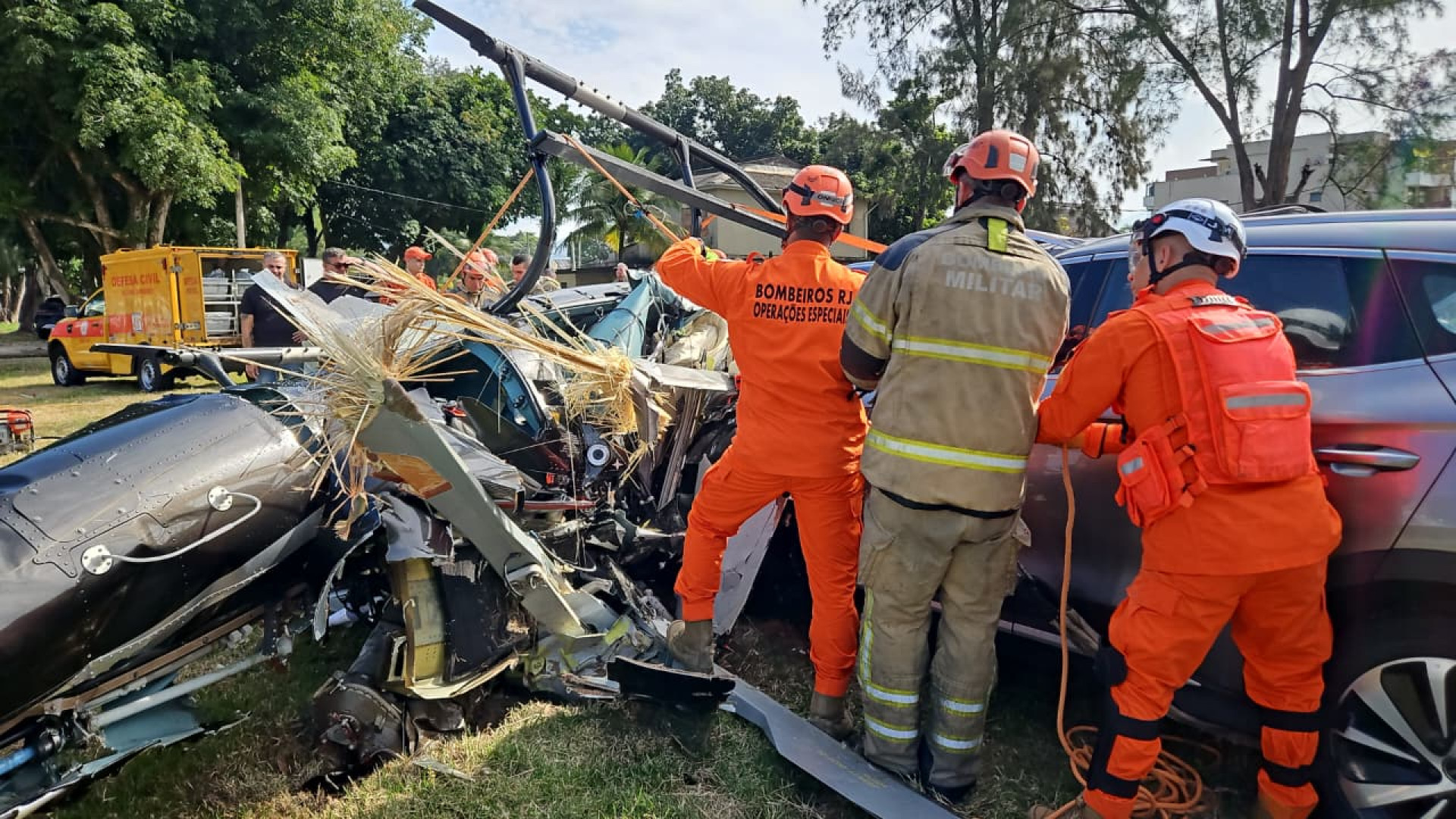 Fotos revelam partes das aeronaves espalhadas pelo local e a dimensão dos danos causados - Ângela Góes /CBMERJ