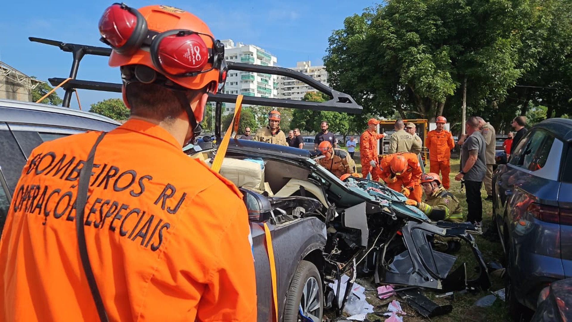 Fotos revelam partes das aeronaves espalhadas pelo local e a dimensão dos danos causados - Ângela Góes /CBMERJ