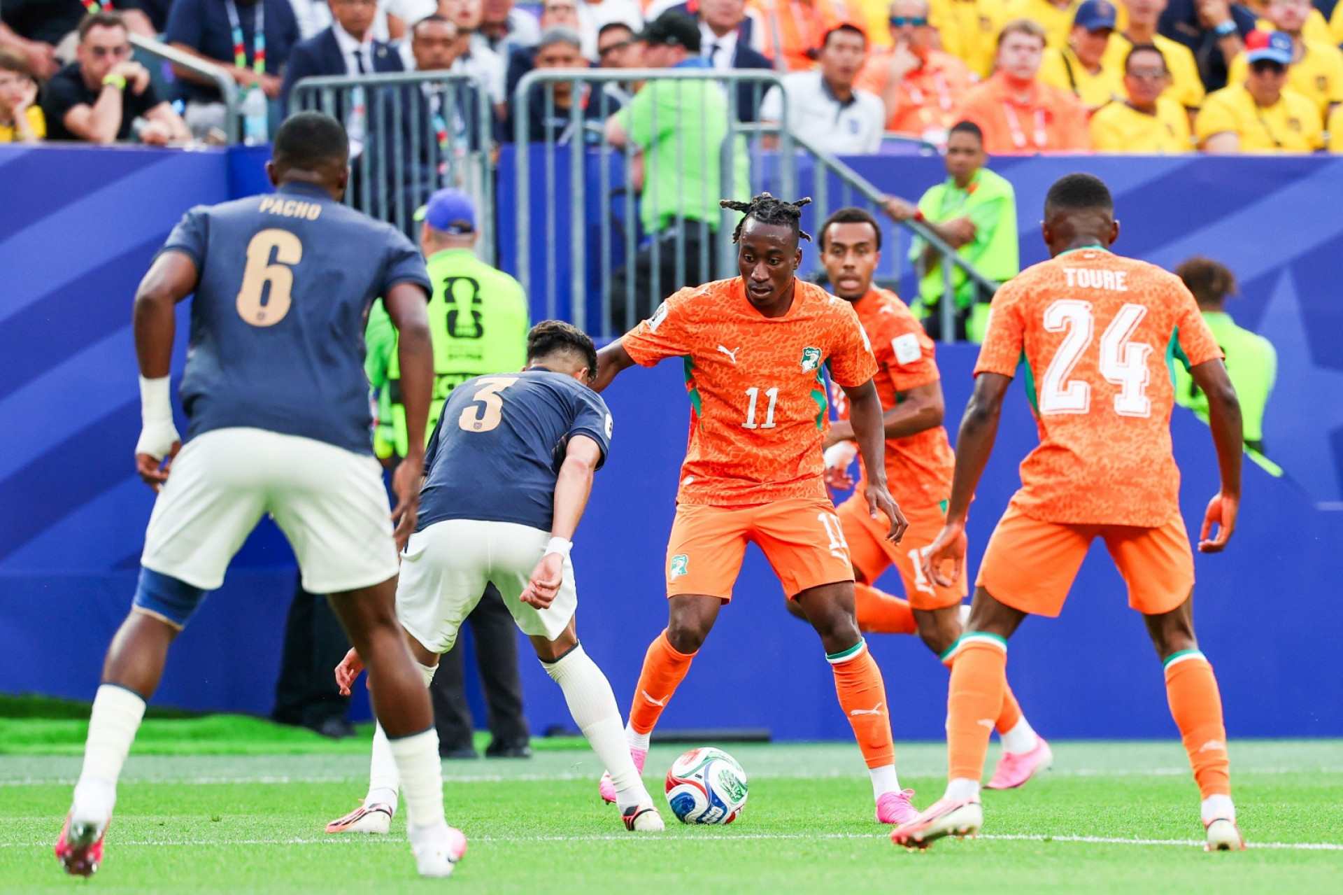Costa do Marfim e Equador protagonizaram jogo animado no Lincoln Financial Field, na Filadélfia - William Volcov / Parceiro / Agência O Dia