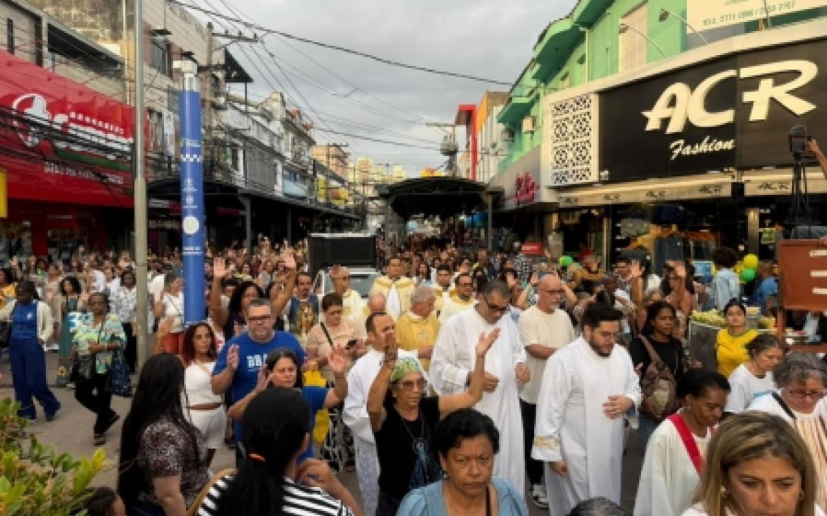 Devotos de Santo Ant&ocirc;nio tomaram ruas do Centro de Duque de Caxias - Divulga&ccedil;&atilde;o