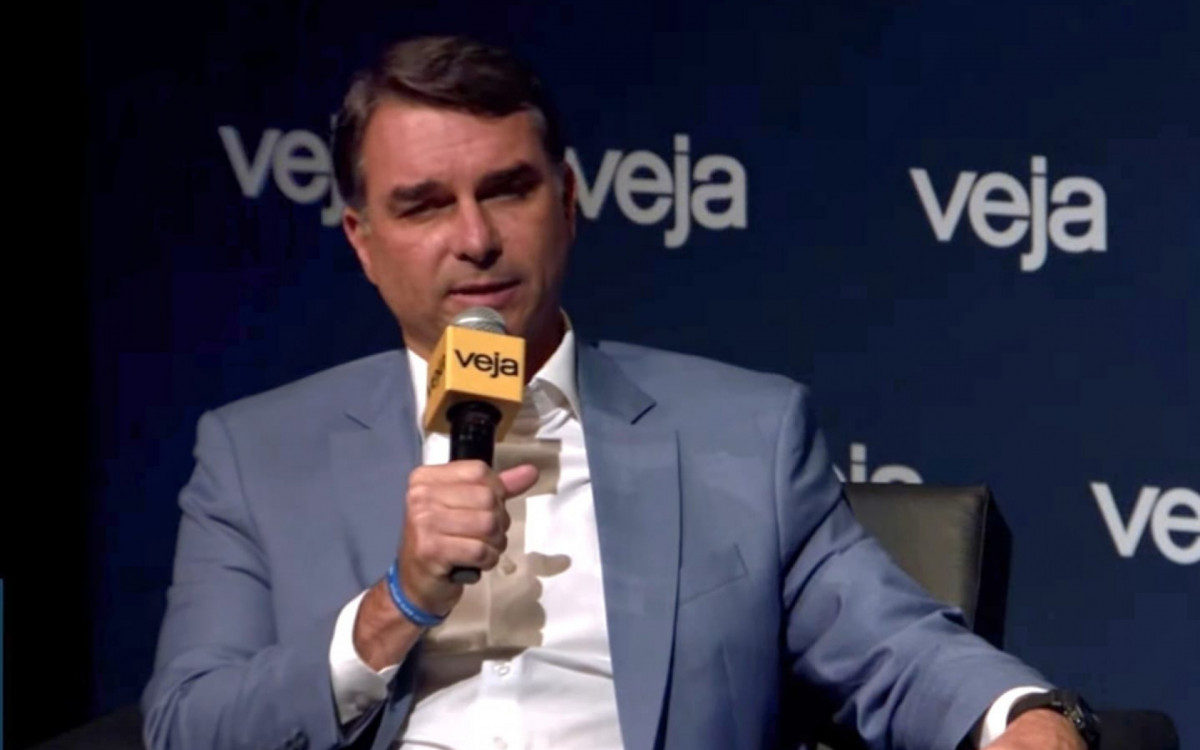 Flávio Bolsonaro nega irregularidades com Vorcaro e diz que direita estará unida