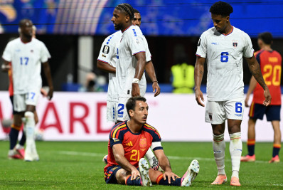 Jogador da Espanha fica 30 minutos sem tocar na bola e bate recorde na Copa