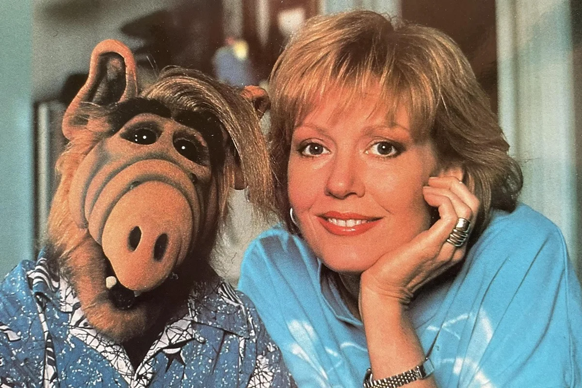Morre Anne Schedeen, estrela de 'Alf: O ETeimoso', aos 77 anos