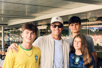 Filhos de Gisele Bündchen chamam atenção em fotos de Tom Brady na Copa