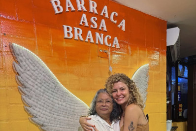 Ex-paquita, Bárbara Borges mostra reencontro com Marlene Mattos