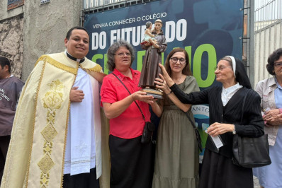Devotos de Santo Antônio tomaram ruas do Centro de Duque de Caxias