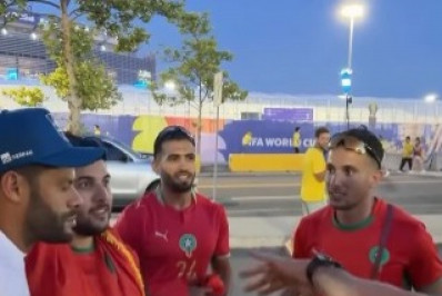 Vídeo! Atacante do Fluminense, Hulk tira fotos com torcedores marroquinos nos Estados Unidos