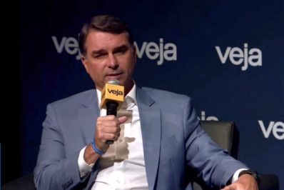 Flávio volta a negar conexão com Vorcaro e diz que direita está unida