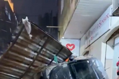 Vídeo: deslizamento de terra atinge a Rocinha e deixa rastro de destruição