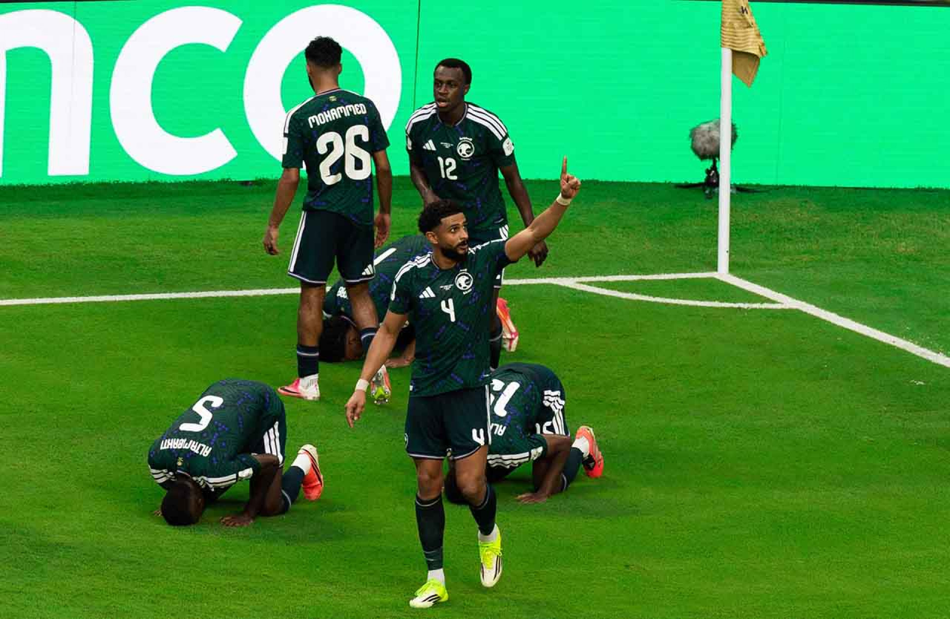 T&eacute;cnico da Ar&aacute;bia Saudita valoriza ponto contra o Uruguai