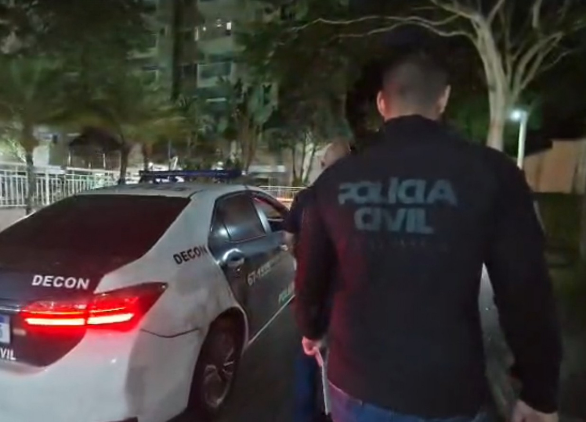 Agentes da Decon realizam buscas na capital e em cidades da Baixada - Reprodução
