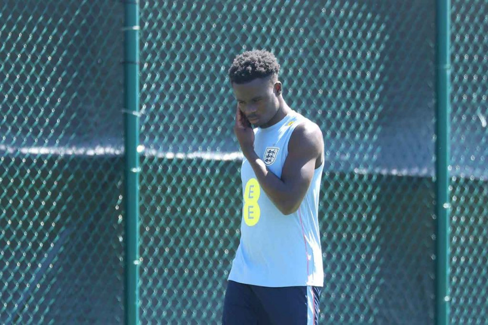 Saka destaca confian&ccedil;a da Inglaterra para estreia na Copa