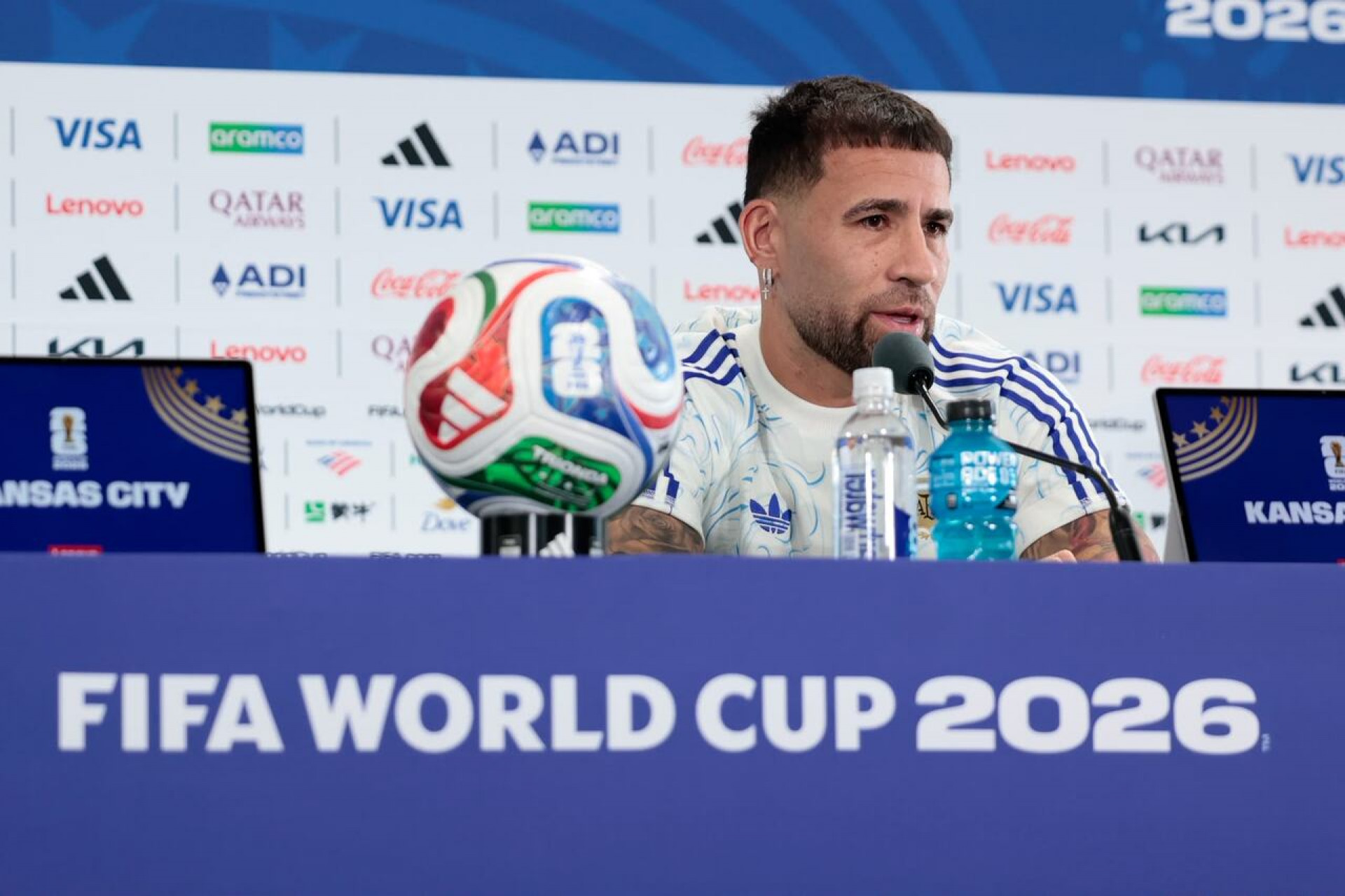 Otamendi indica que Copa de 2026 deve ser a sua &uacute;ltima: “Aproveitando cada segundo”
