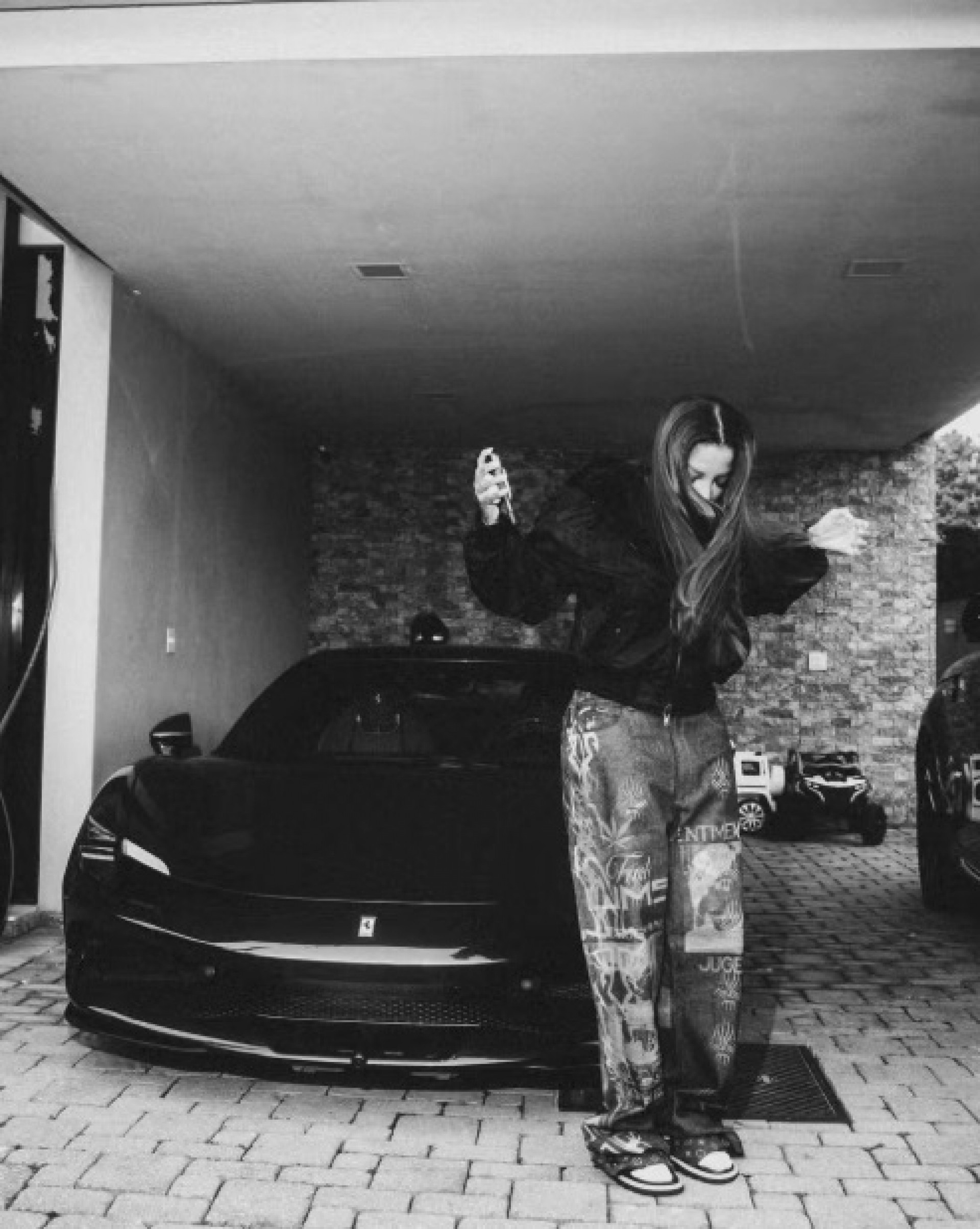 Ludmilla exibe coleção de carros de luxo avaliada em milhões de reais - Reprodução Instagram