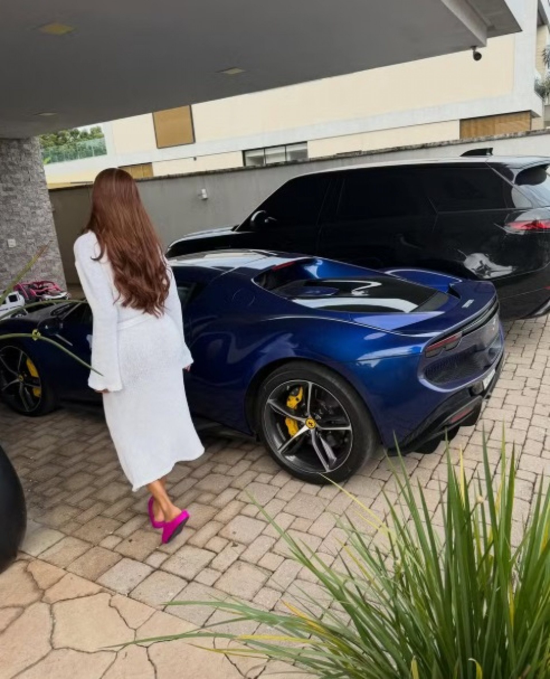 Ludmilla exibe coleção de carros de luxo avaliada em milhões de reais - Reprodução Instagram