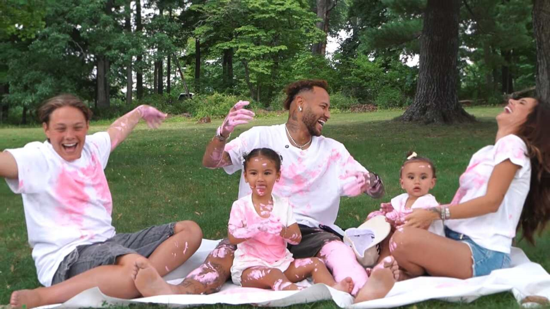 Neymar e Bruna Biancardi anunciam 3&ordf; filha: “Vou endoidar”