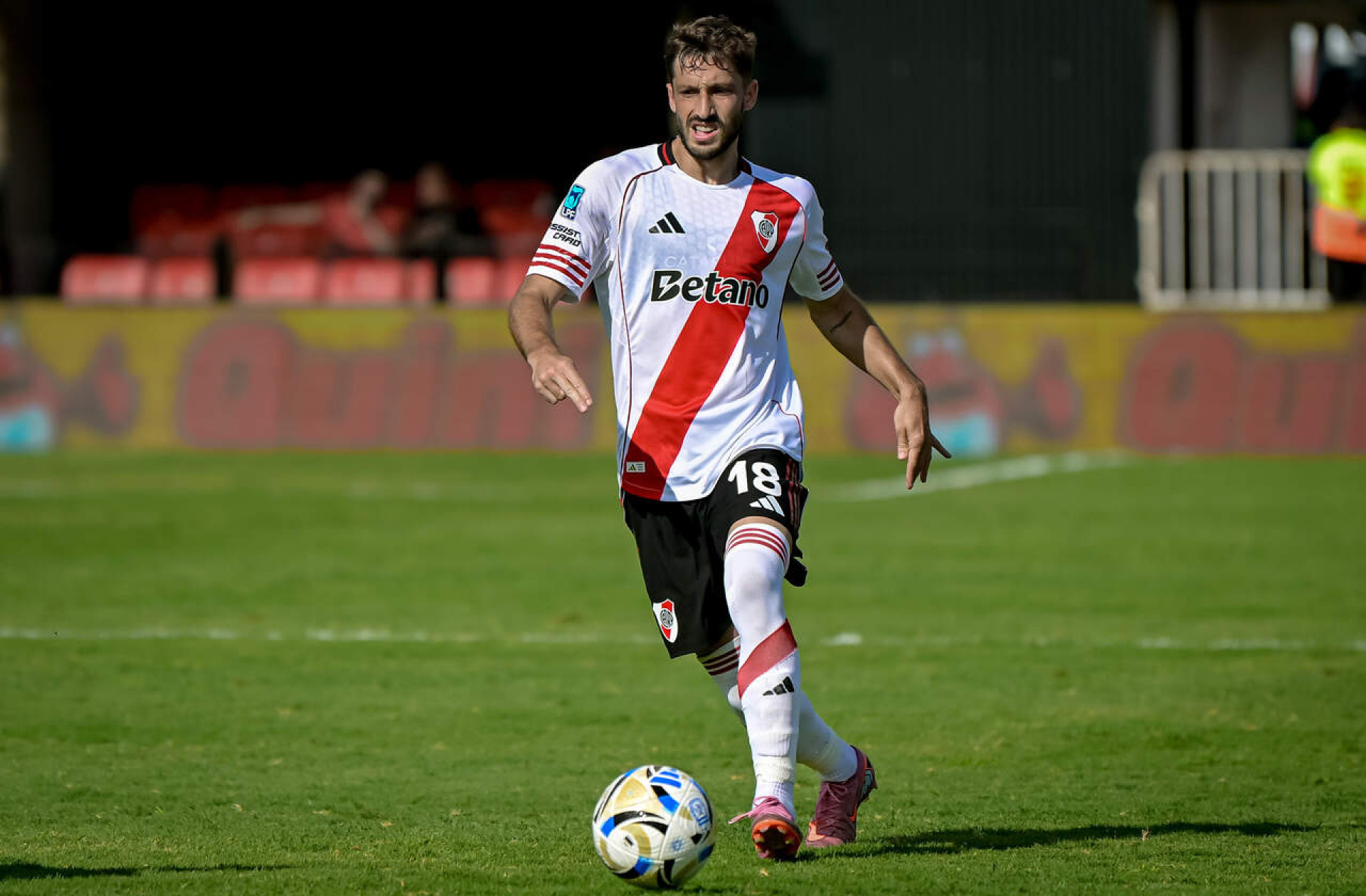 River teria de pagar multa para devolver Vi&ntilde;a ao Flamengo