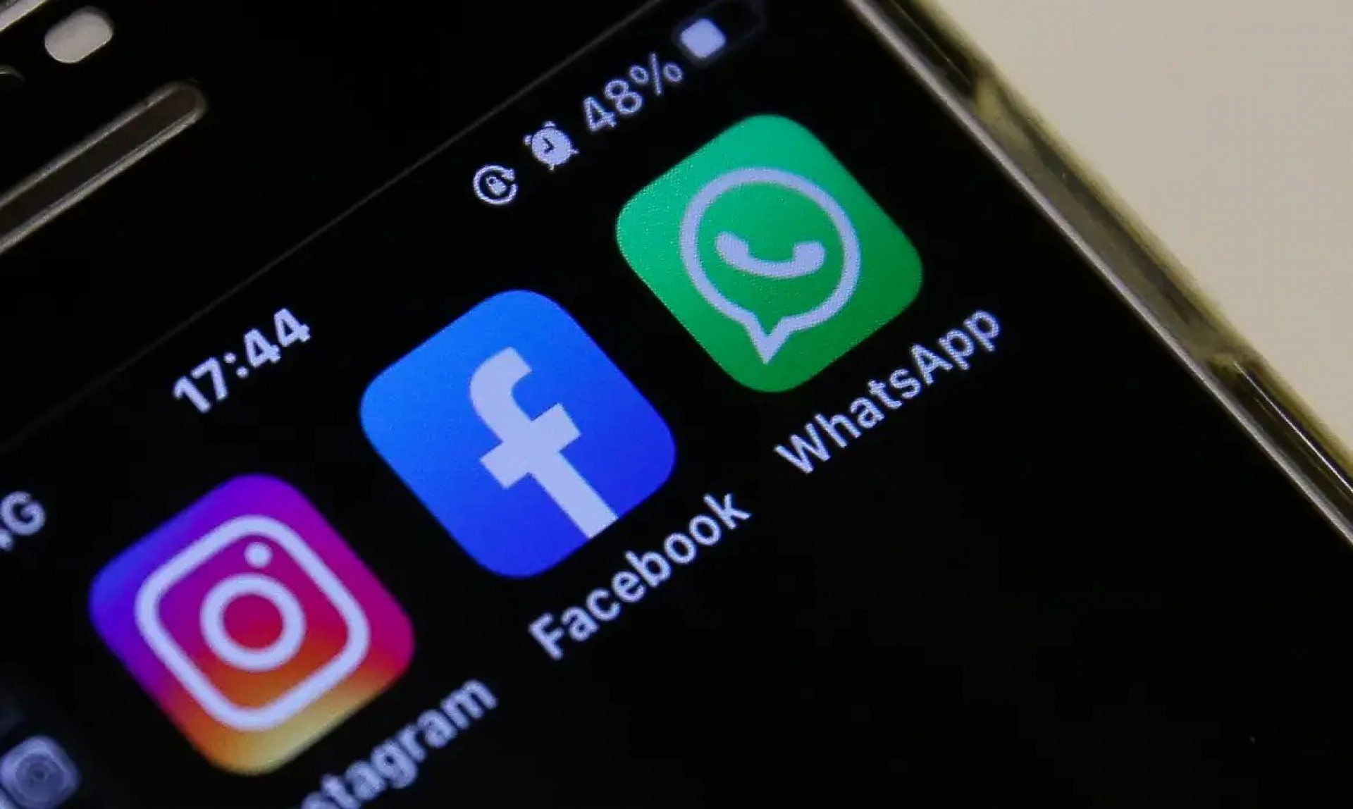 Reino Unido anuncia proibição do acesso às redes sociais por menores de 16 anos
