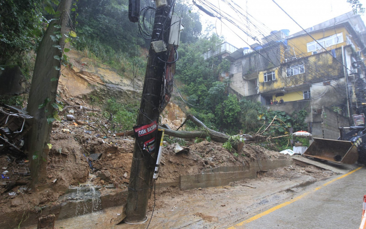 Estrada da Gávea foi interditada devido deslizamento
