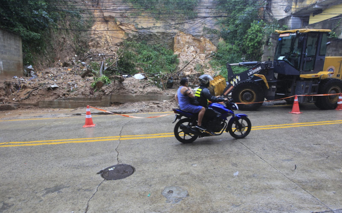 Estrada da Gávea foi interditada devido deslizamento