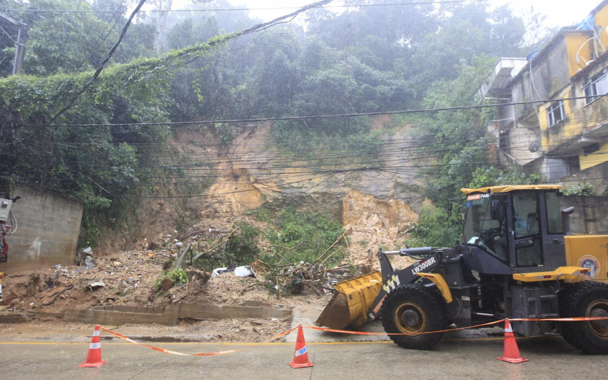 Estrada da Gávea foi interditada devido deslizamento