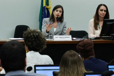 Proposta que criminaliza misoginia avança na Câmara dos Deputados