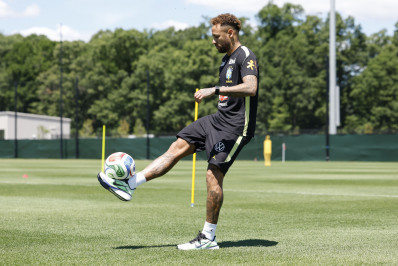 Neymar treina em campo com a Seleção pela primeira vez nesta Copa do Mundo