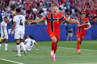 Haaland faz dois gols, e Noruega goleia Iraque na estreia na Copa do Mundo