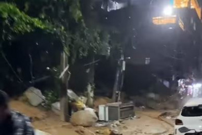 Cerca de 70 toneladas de terras são retiradas da Rocinha após deslizamento