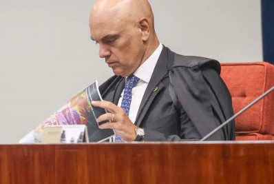 Moraes pede parecer da PGR sobre apreensão de arma de Bolsonaro