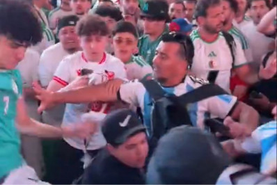 Vídeo! Argentinos brigam com torcedores da Argélia em Nova York