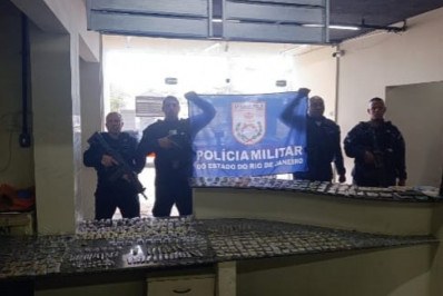 Homem é preso e adolescentes apreendidos por tráfico de drogas no Bracuí, em Angra dos Reis