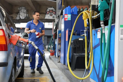 Vendas no varejo recuam 1,5% em abril, impactadas por combustíveis