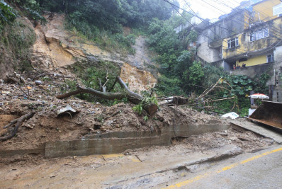 FOTOS: veja os estragos causados por deslizamento na Rocinha