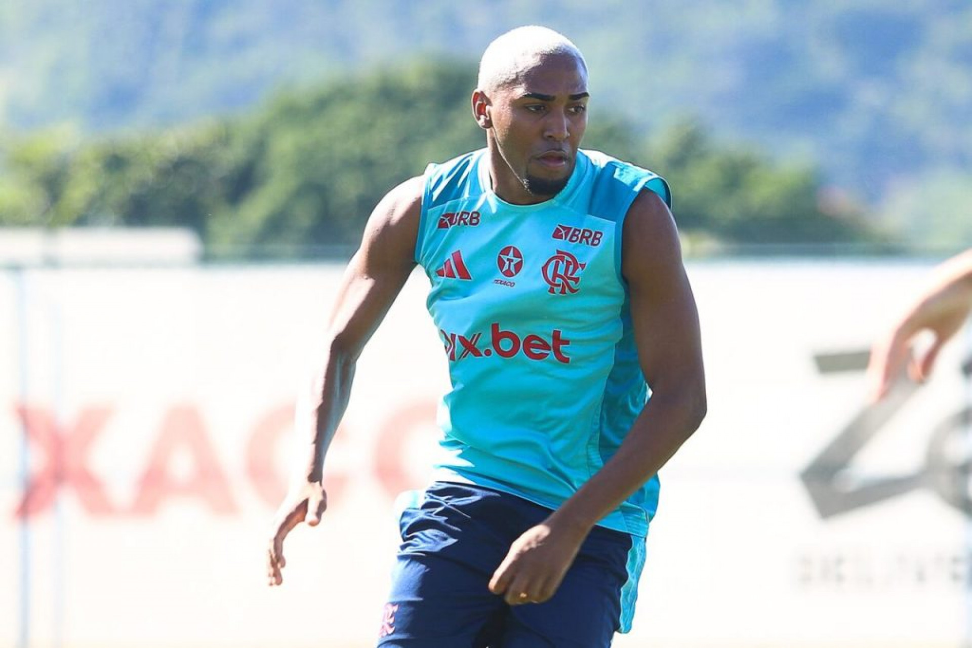 Lorran volta de empr&eacute;stimo, mas n&atilde;o deve ficar no Flamengo
