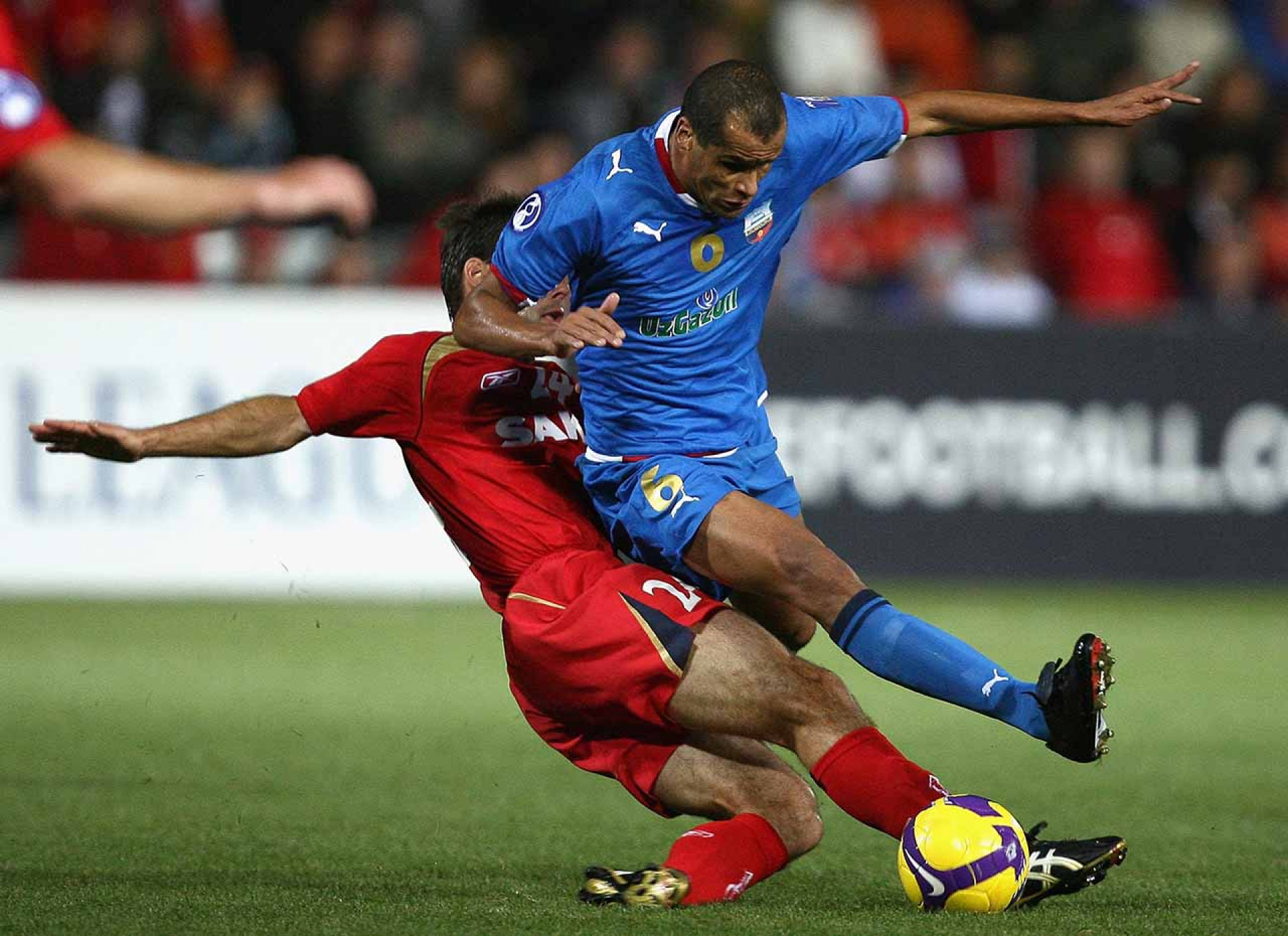 ADELAIDE, AUSTRALIA - OCTOBER 08:  Paul Reid of United crashes in to Rivaldo of Bunyodkor during the AFC Champions League semi-final first leg match between Adelaide United and Bunyodkor at Hindmarsh Stadium on October 8, 2008 in Adelaide, Australia.  (Photo by Simon Cross/Getty Images)
